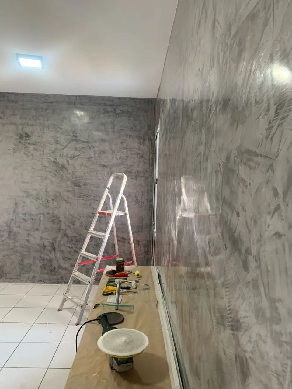 ? Aplicação de CIMENTO QUEIMADO - Transforme seu espaço com estilo! ?