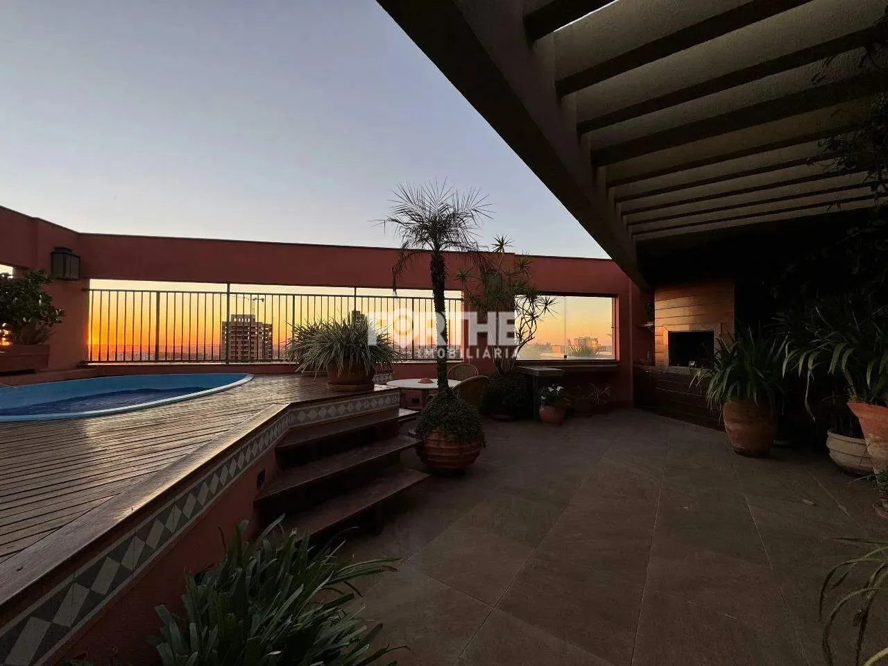 Cobertura à venda, 4 quartos, 2 suítes, 2 vagas, Centro - Cascavel/PR