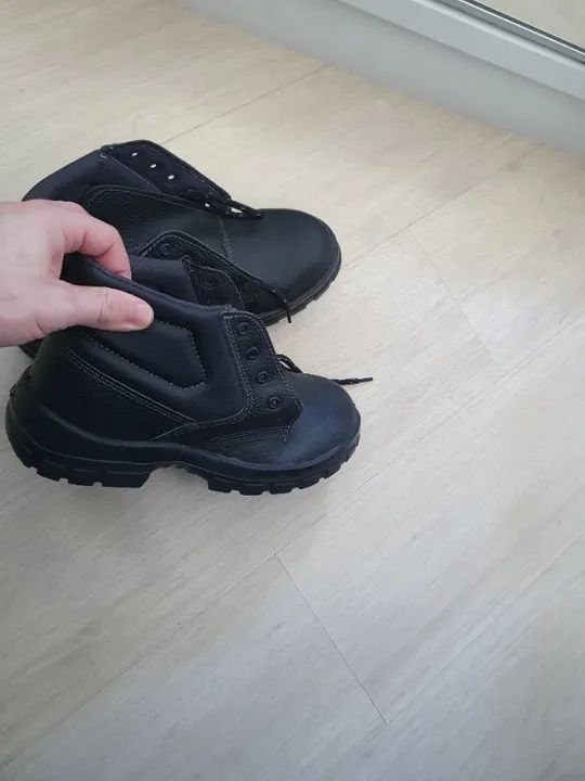 Bota EPI tamanho 40 nunca utilizada