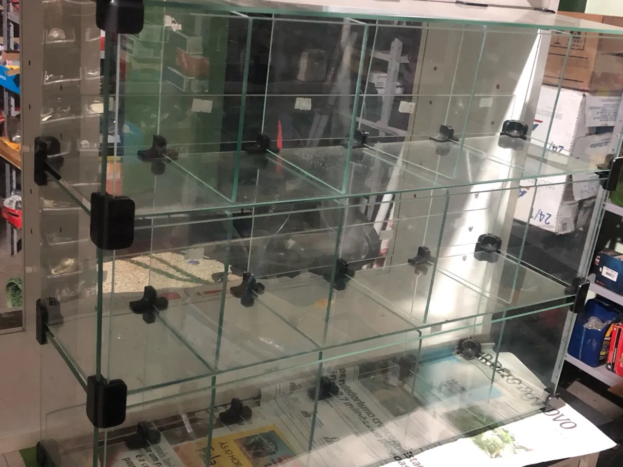 Vitrine de vidro em ótimo estado