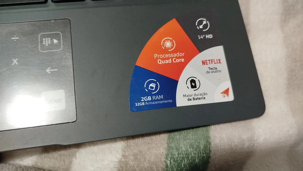 Notebook Quad Core 14" HD com Tecla Netflix e 2GB RAM