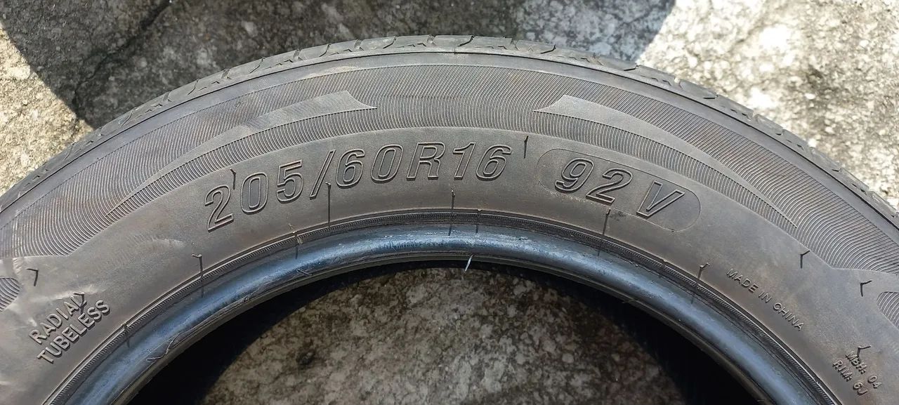 Pneu 205/60R16 92V - Foto 2