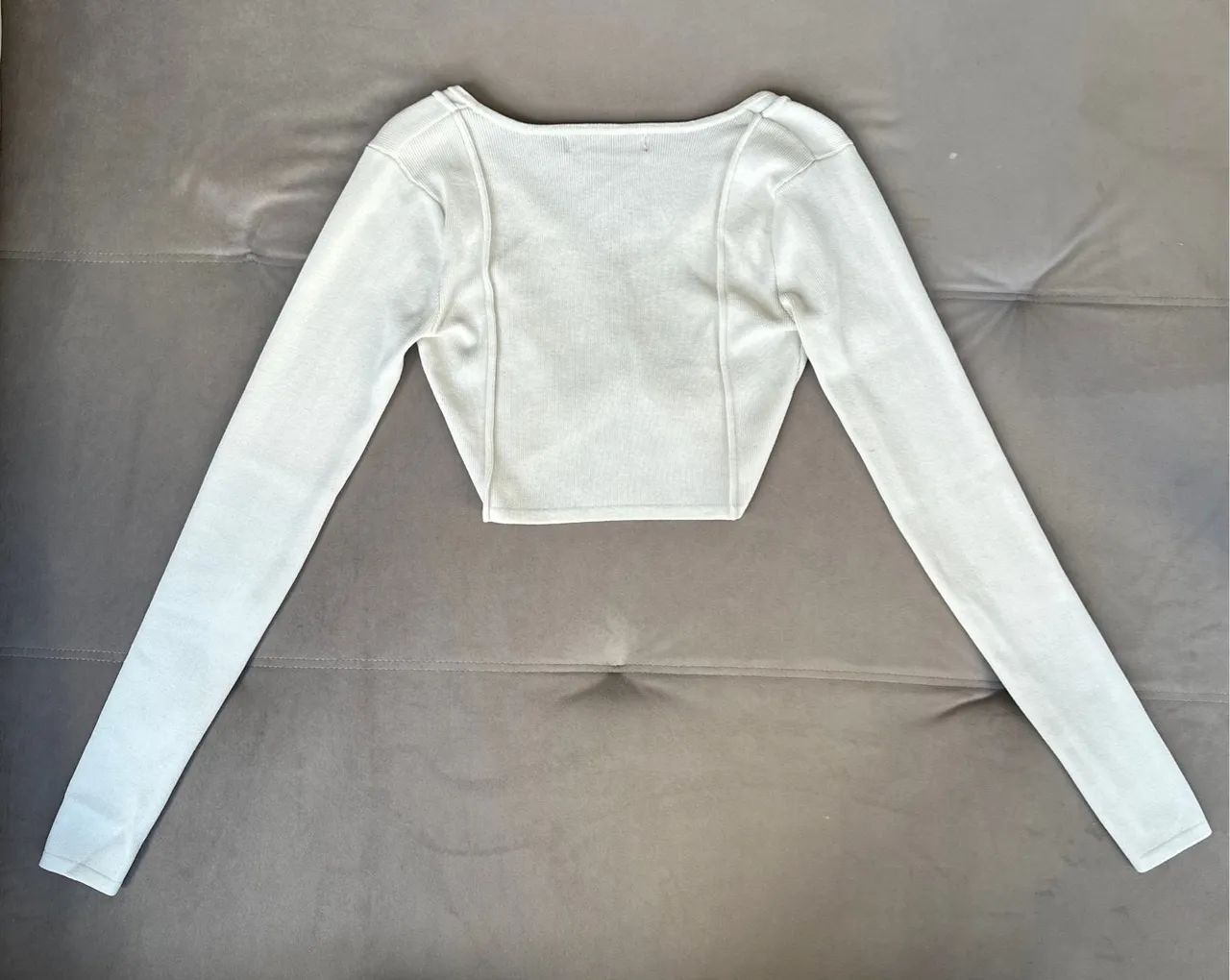 Blusa Cropped Branco Manga Longa  - Foto 2