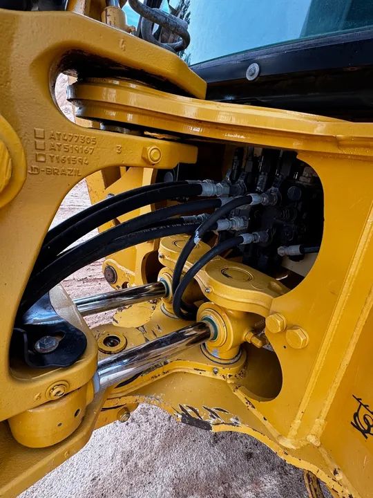 RETROESCAVADEIRA JOHN DEERE 2021 único dono  - Foto 6