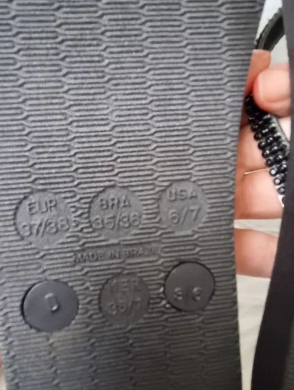 Chinelo Arezzo Preto com Detalhes - Foto 4