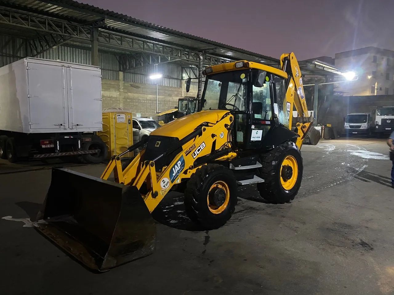 Retro Escavadeira JCB 3c 2013 4x4 traçada cabinada  - Foto 3