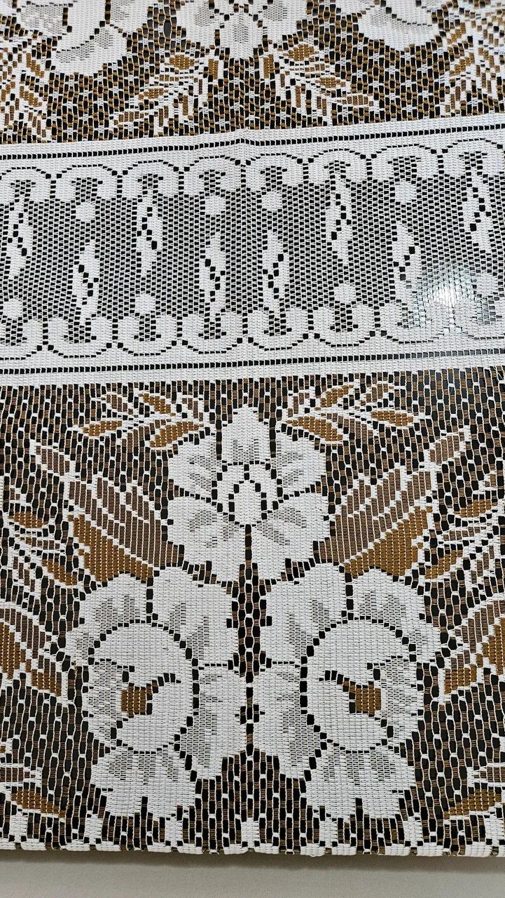 Toalha de mesa elegante e toda trabalhada marrom e branca - Foto 4