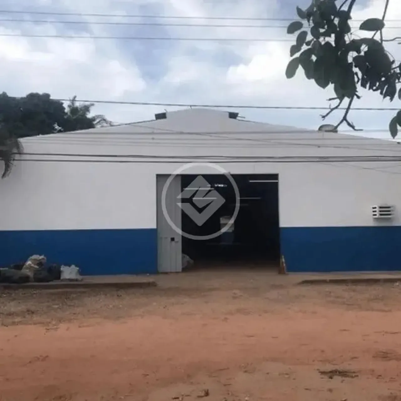 excelente oportunidade de barracão AV FERNANDO CORREIA codigo: 32215