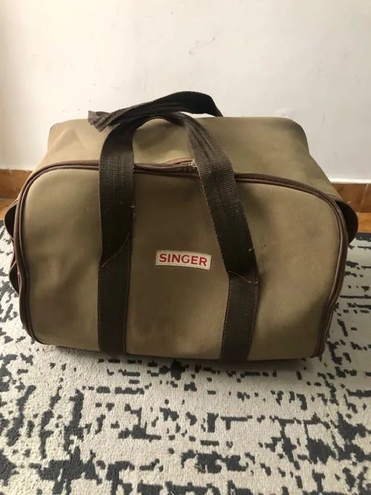 Máquina de Costura Singer - Usada - Foto 2