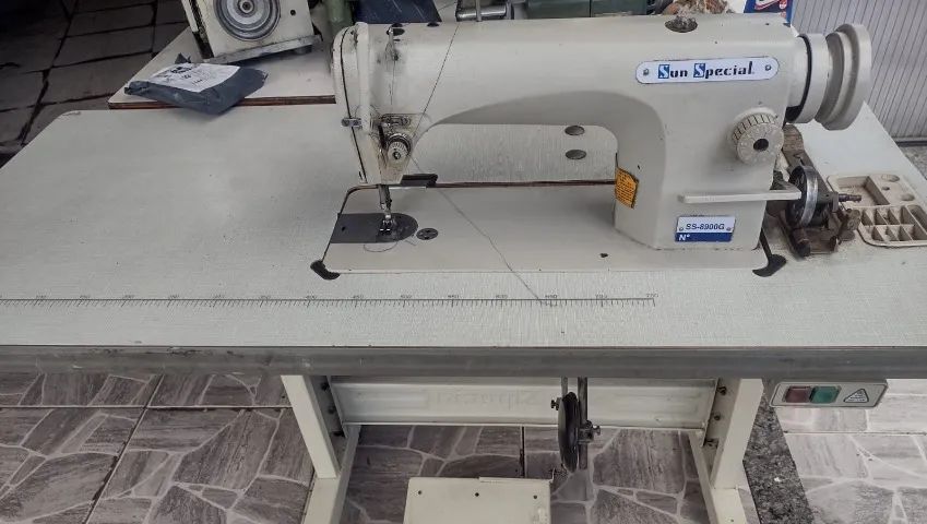 maquina reta semi nova !!! entrega gratis, garantia e acessorios zap *