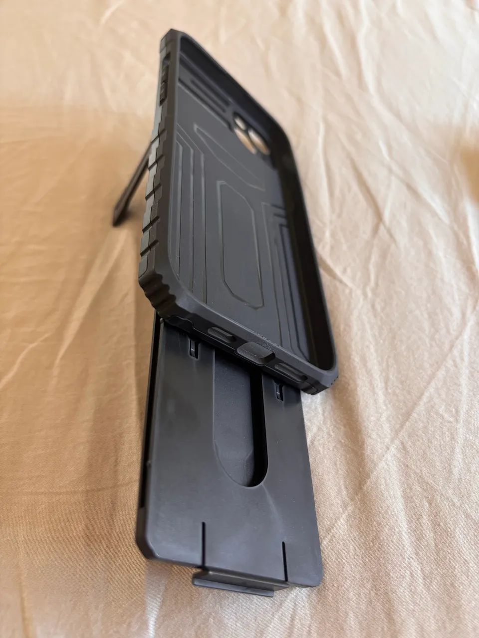 Capa iPhone 14/15 Plus com porta cartão  - Foto 2