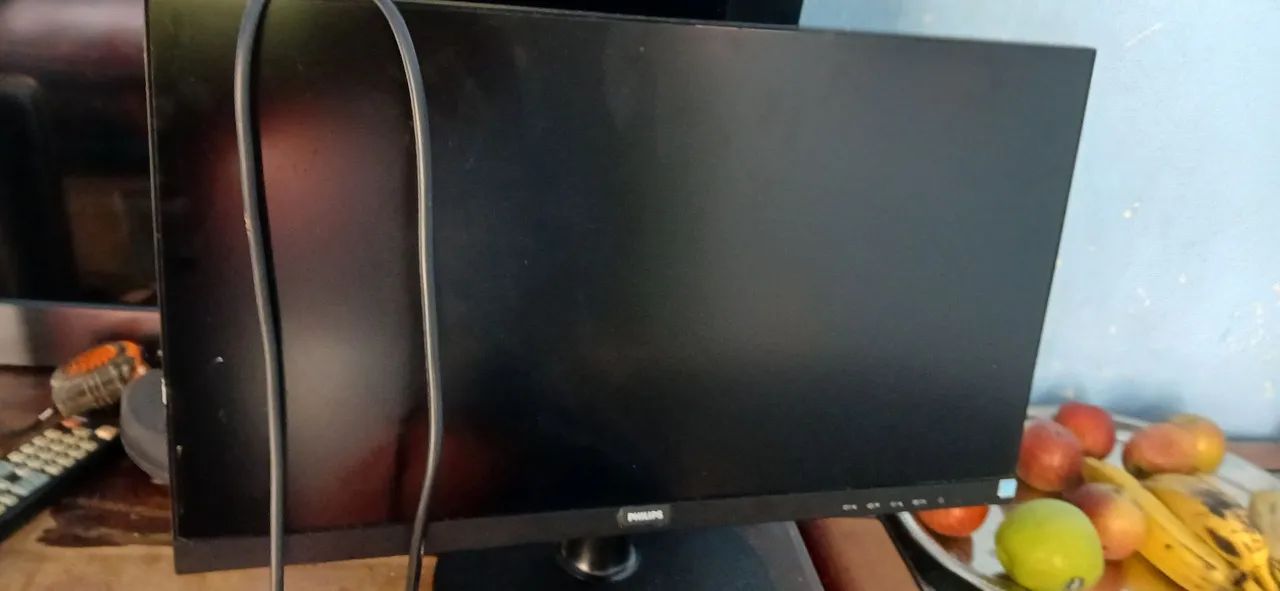 Monitor  funcionando  só  tem uma lista  em baixo 64308010323842120