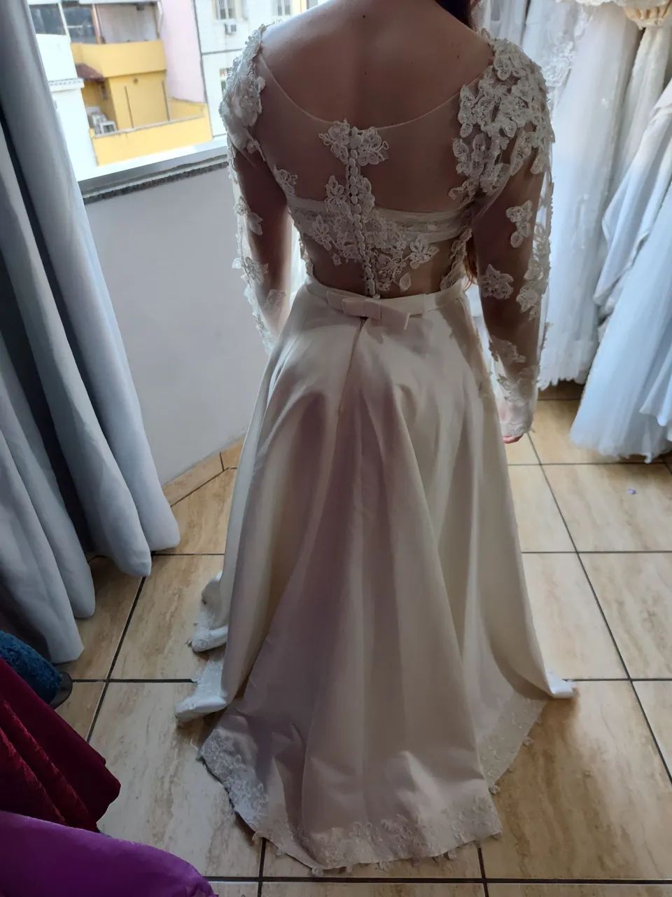 Vestido de noiva off whit- renda e tule - usado - Foto 2