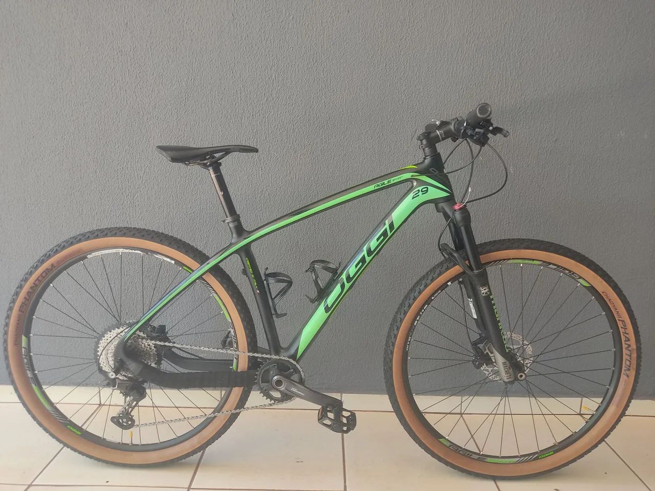 Bicicleta Oggi Agile carbono tamanho 19 