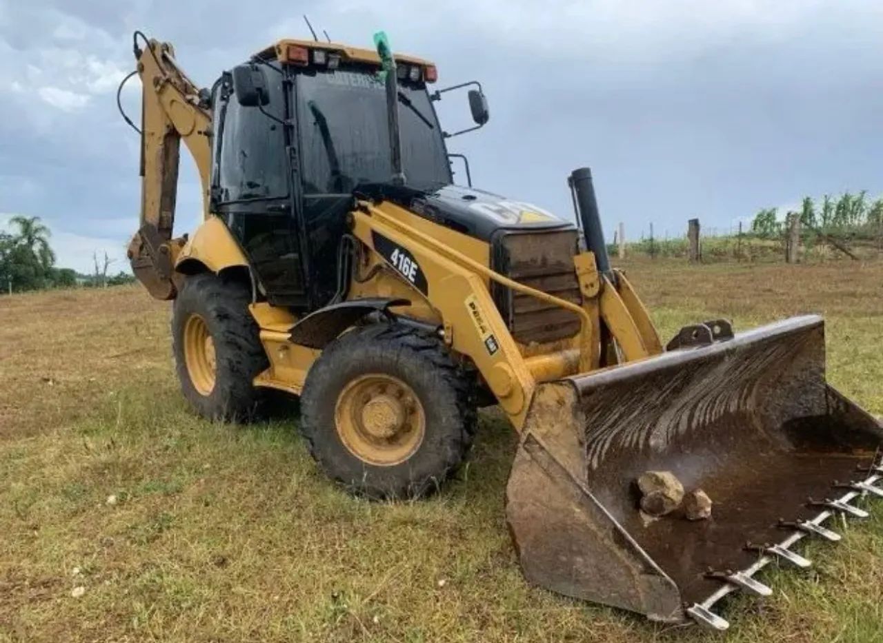 Retroescavadeira CAT 416E ano 2012 ( Parcelo )