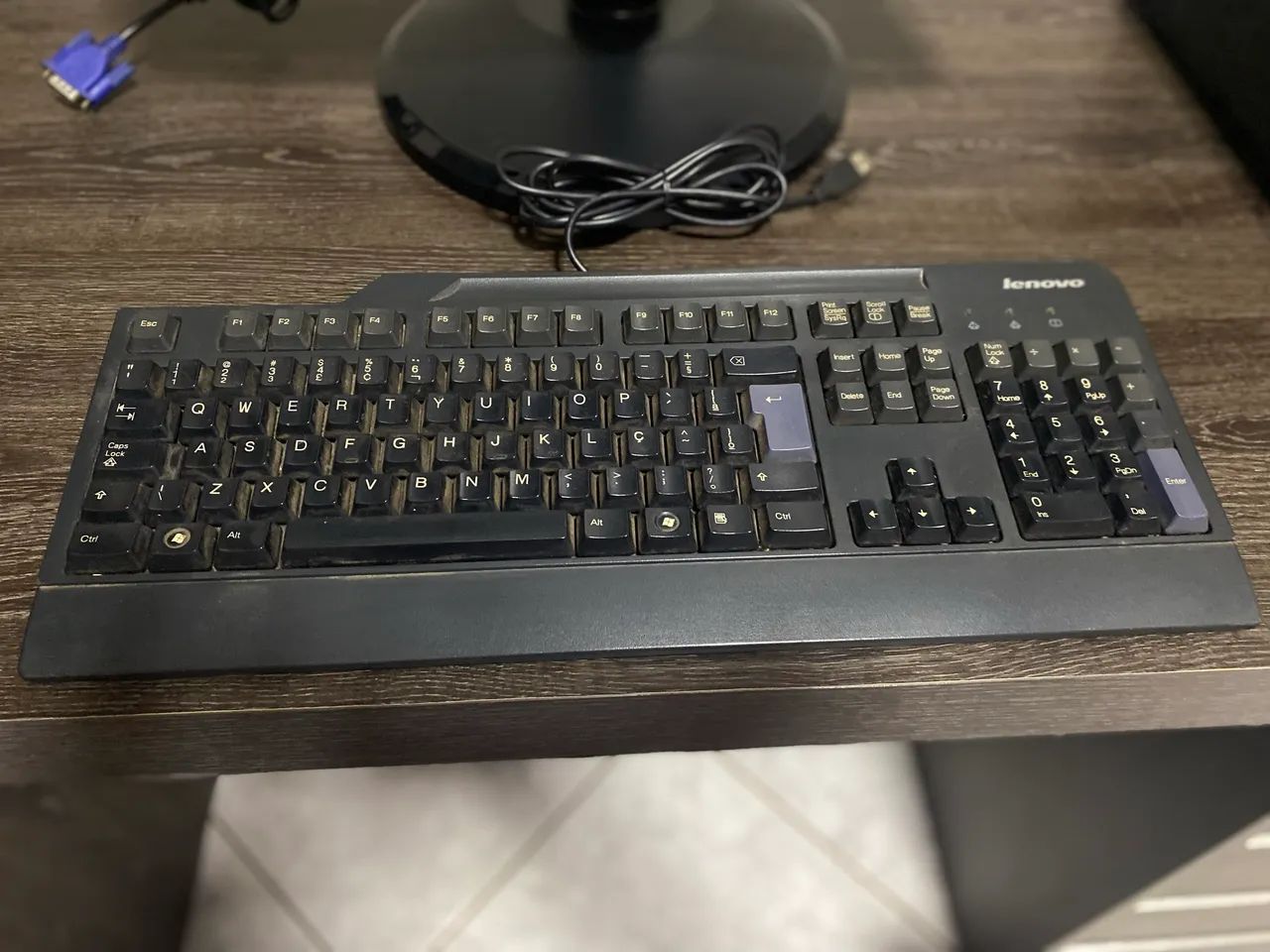 Monitor and keyboard64318047236226120