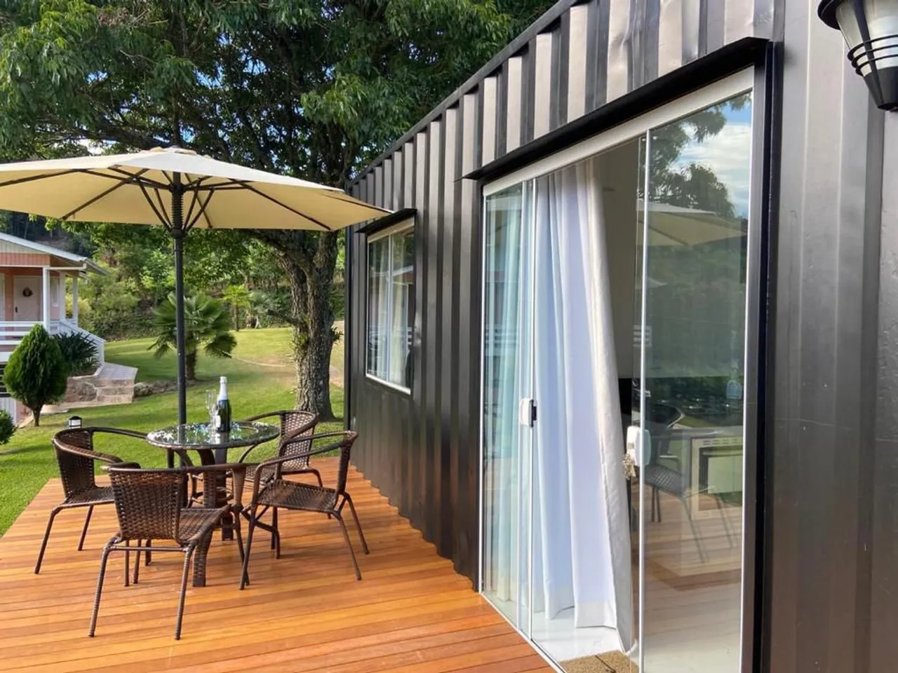 KITINETE CONTAINER MODERNA E ELEGANTE - 20 PÉS