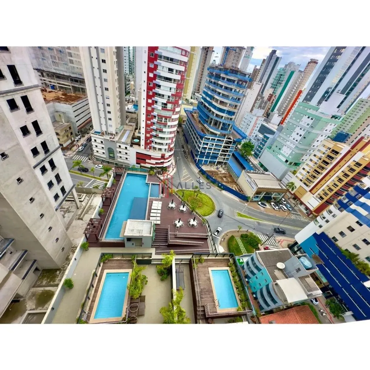 ALUGA-SE ANUAL APARTAMENTO ALTO PADRÃO NO CENTRO DE BALNEÁRIO CAMBORIÚ/SC
