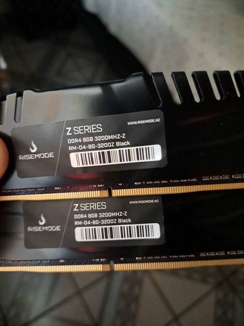 DDR4 Memories and Bluetooth Controller64289466524674120