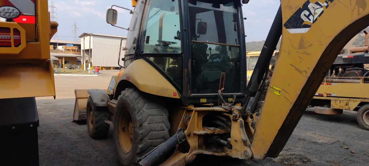 Retroescavadeira Caterpillar 416E - Foto 5