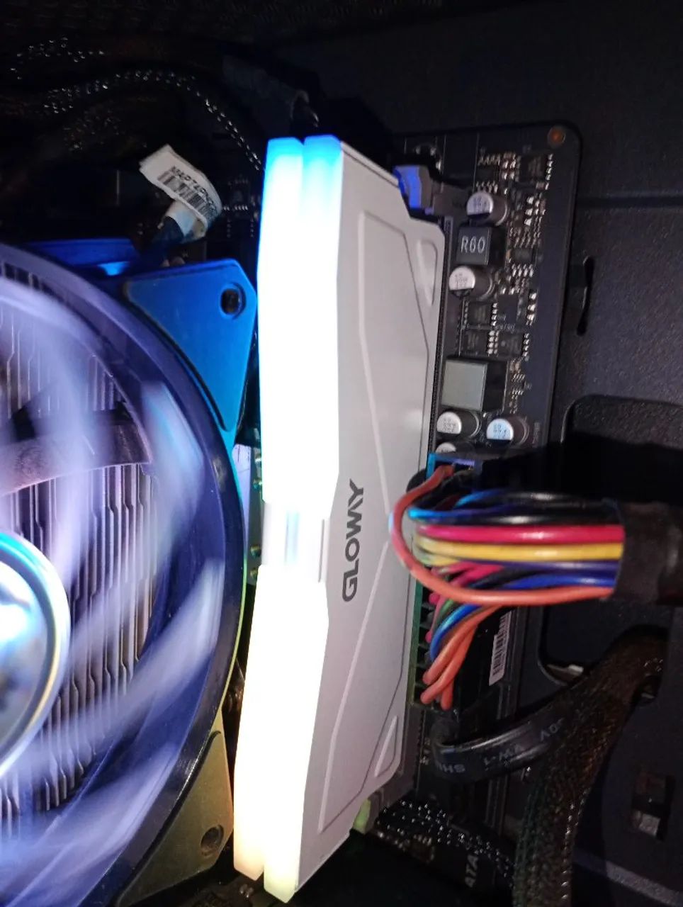 Memória RAM Gloway Rgb 16GB DDR4