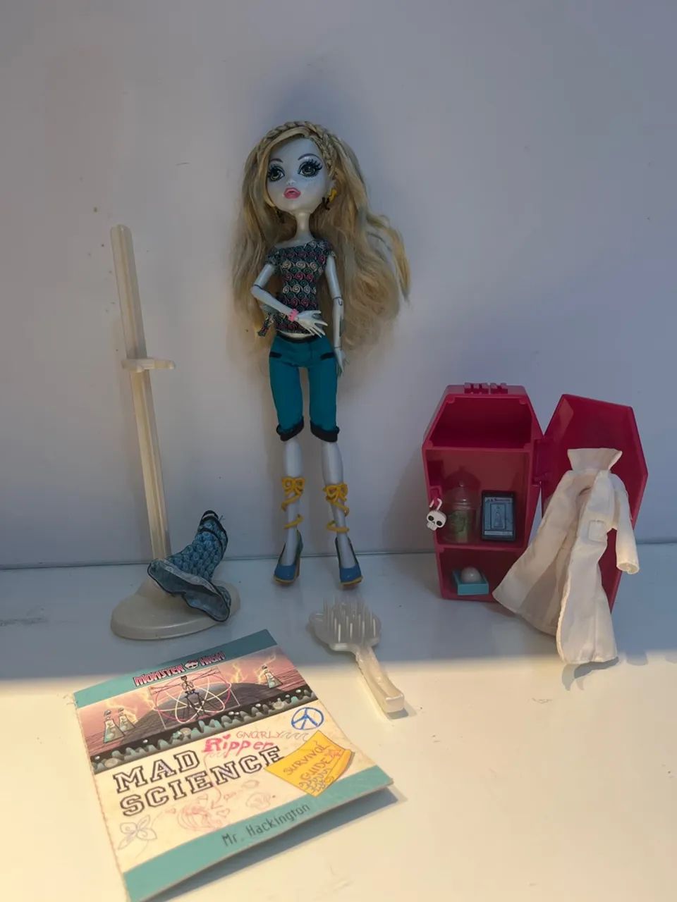 Lagoona blue mad science - Monster High