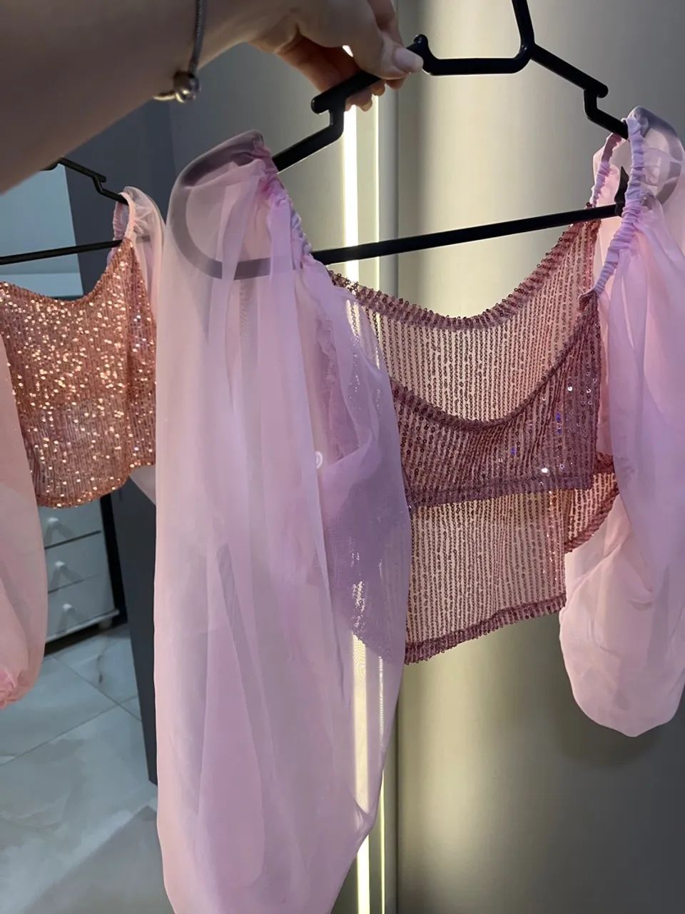 Sobreposição rosa com brilho e mangas bufantes  - Foto 2