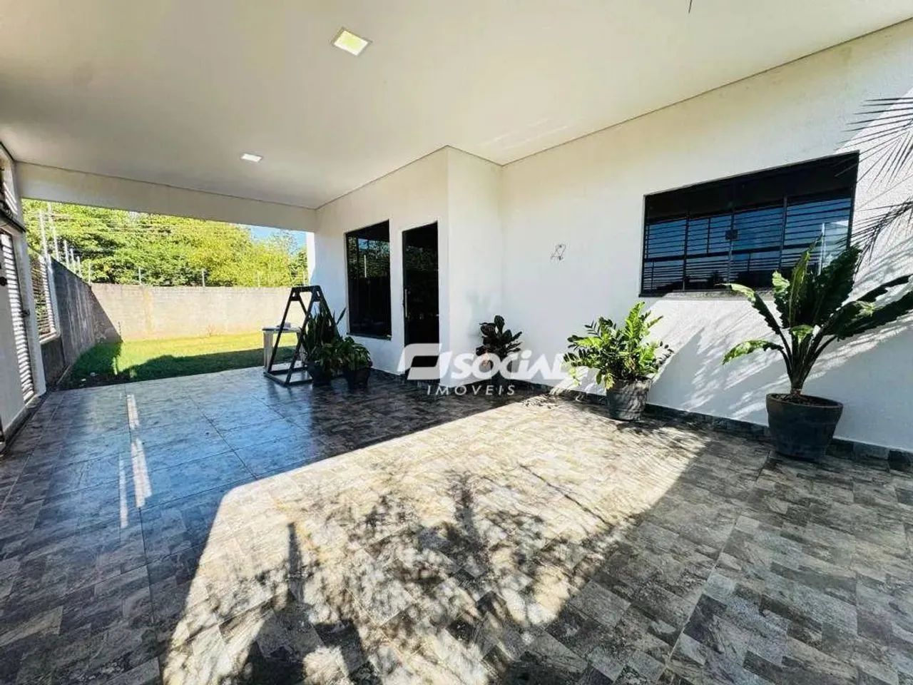 Ótima casa para locação com excelente estrutura e amplo espaço externo, localizada no Lote - Foto 5