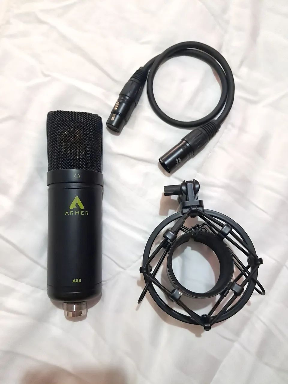 Microfone Condensador Armer A68+Shockmount+Cabo XLR