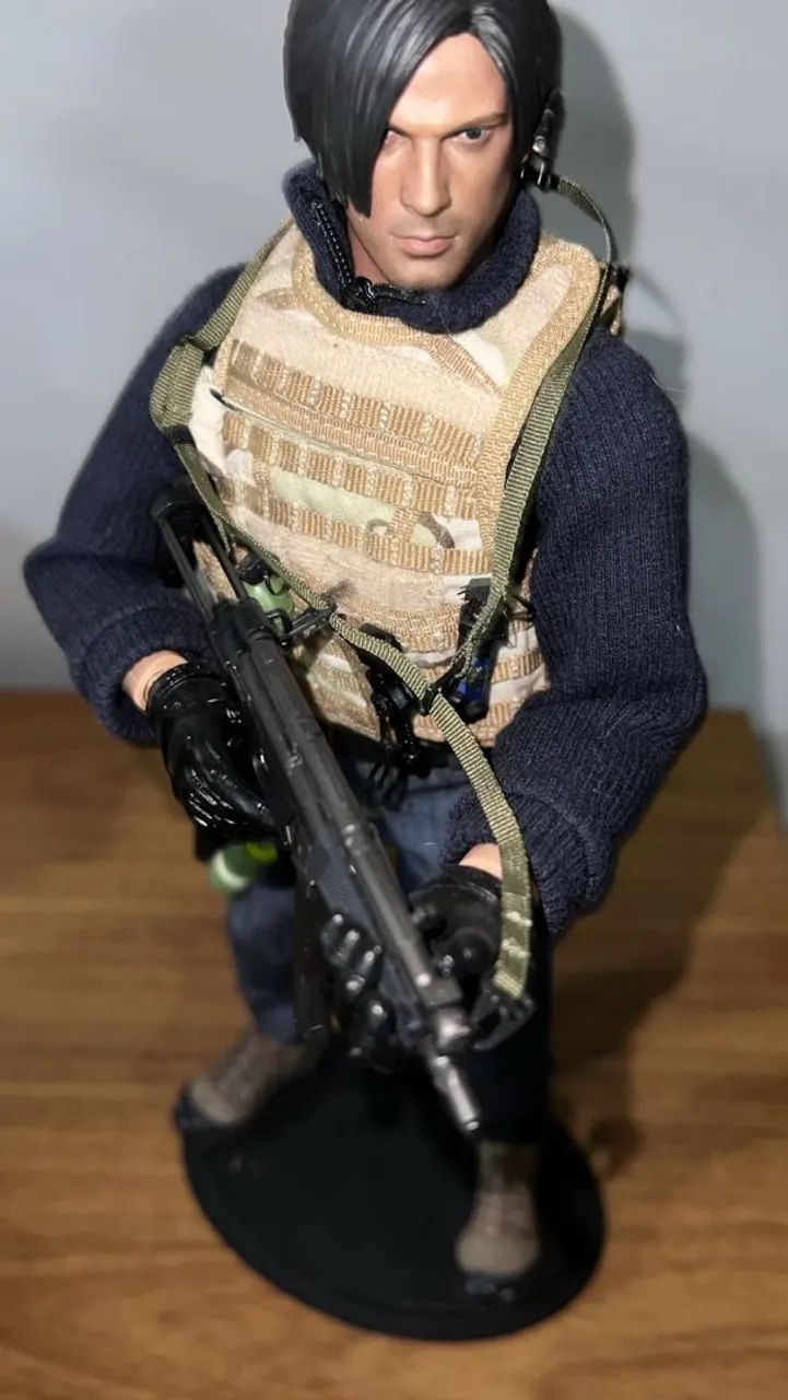 Resident Evil Damnation - Leon Scott Kennedy - Custom 1/6 - Foto 3