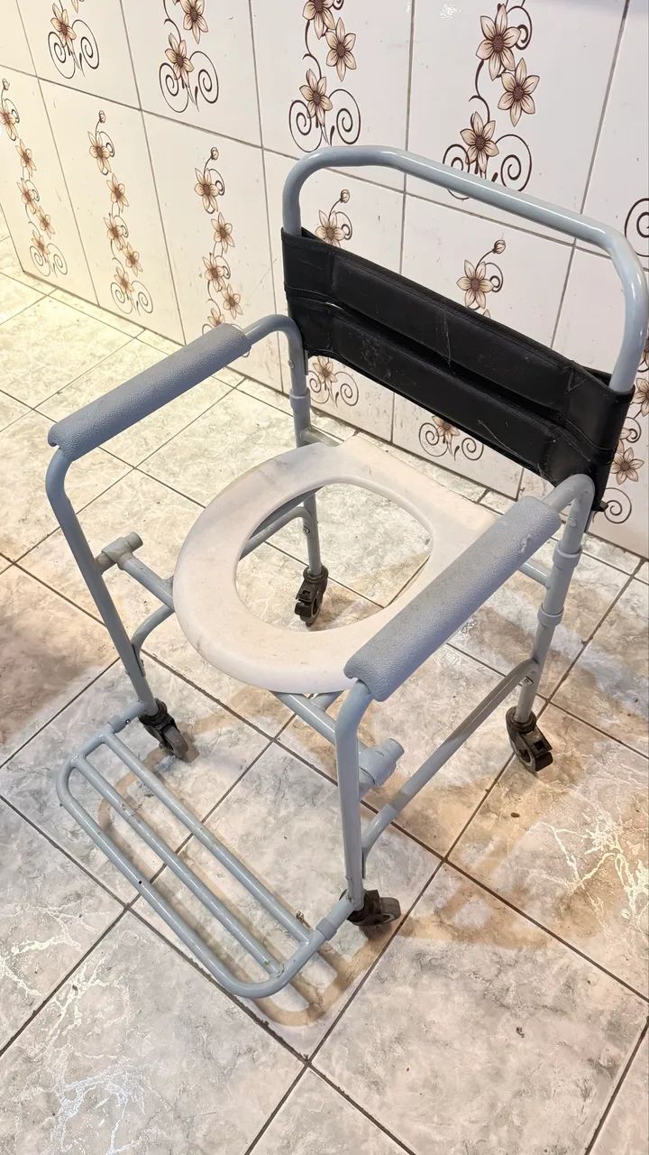 Cadeira de banho higiênica  - Foto 4
