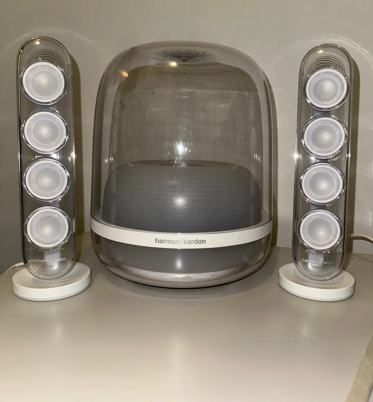 Rádio Harman Kardon SoundSticks III - Design Icônico e Som Premium