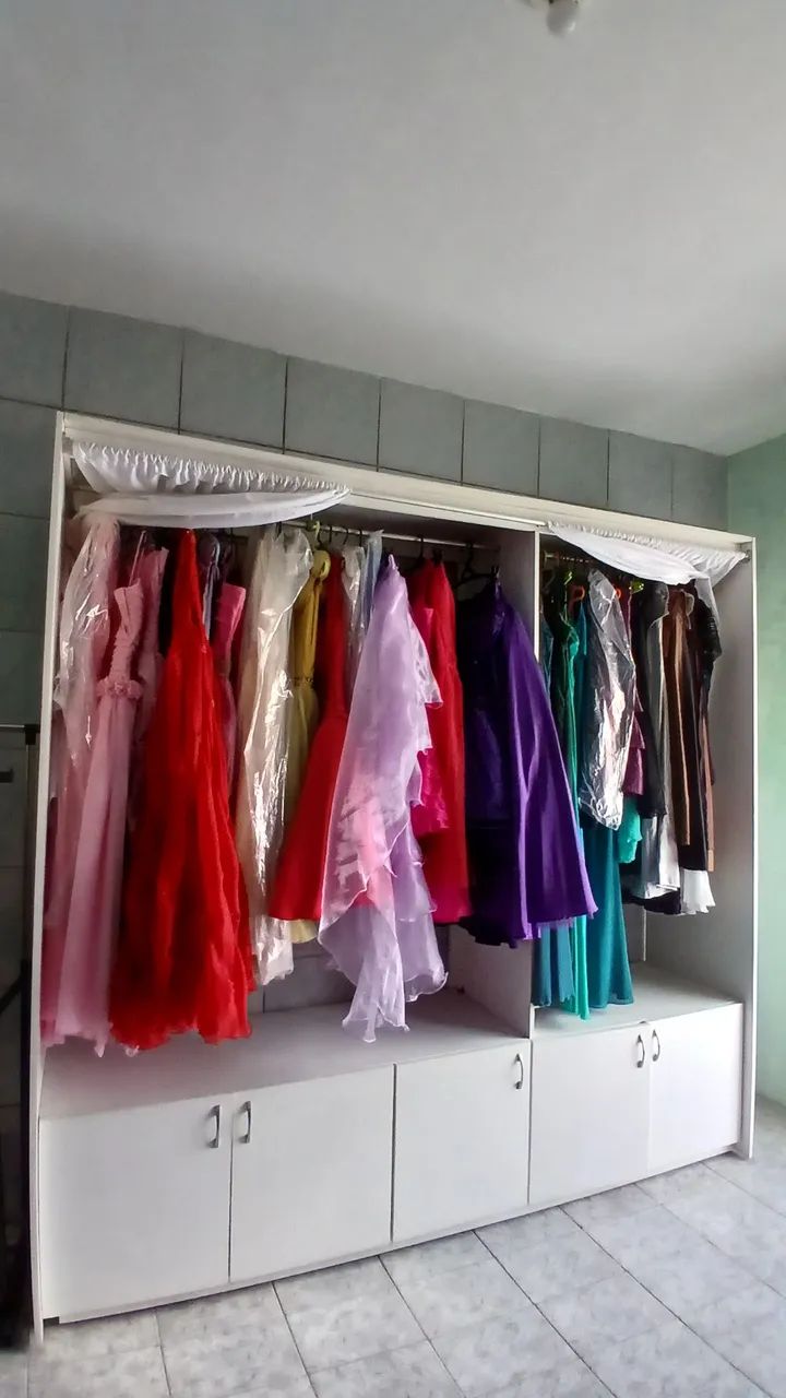 Vestidos, paletós, manequim, móveis. - Foto 3