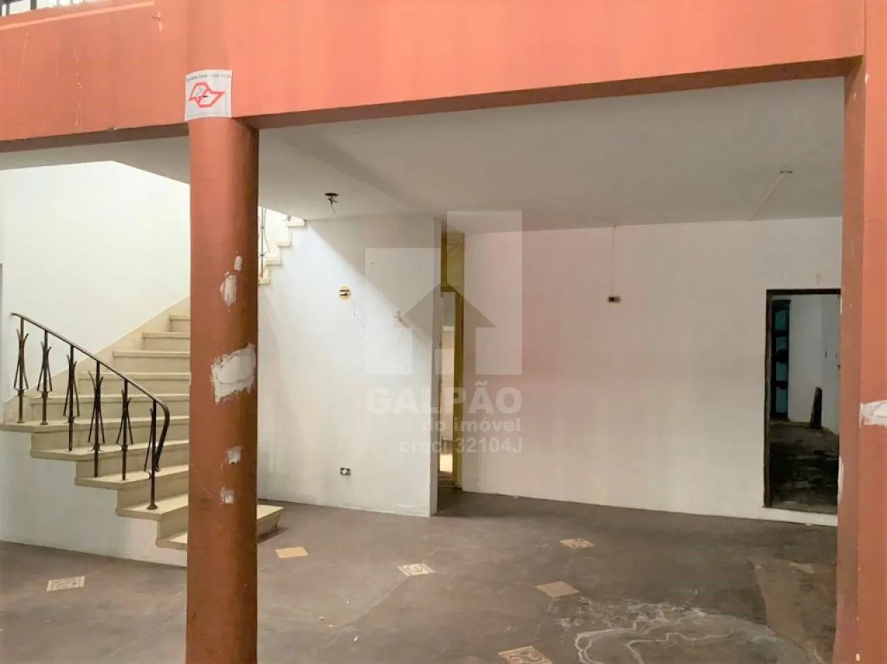 SOBRADO COM PE DIREITO DUPLO NA SALA PRINCIPAL, terreno 10x20 - Foto 5