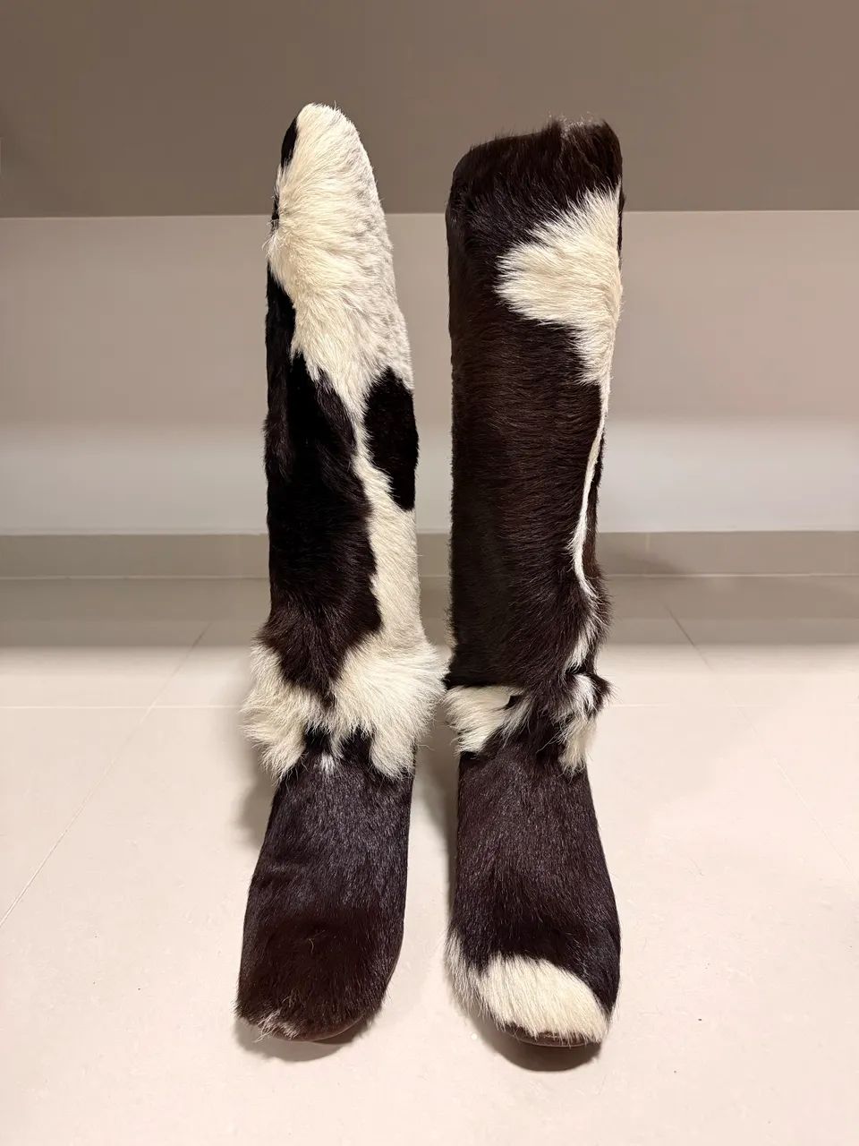 Par de botas em couro legítimo com pelos - Foto 3