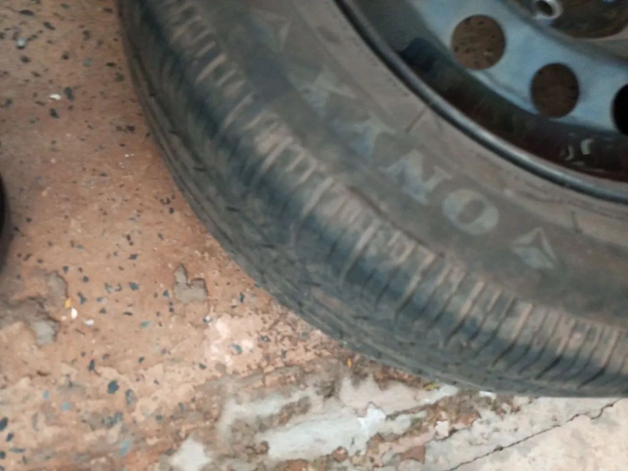 Pneu e aro 15