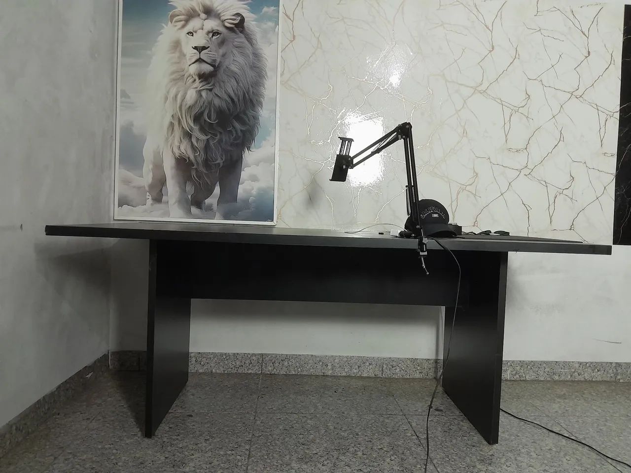 Mesa de escritório grande, preta e robusta (apenas hoje)