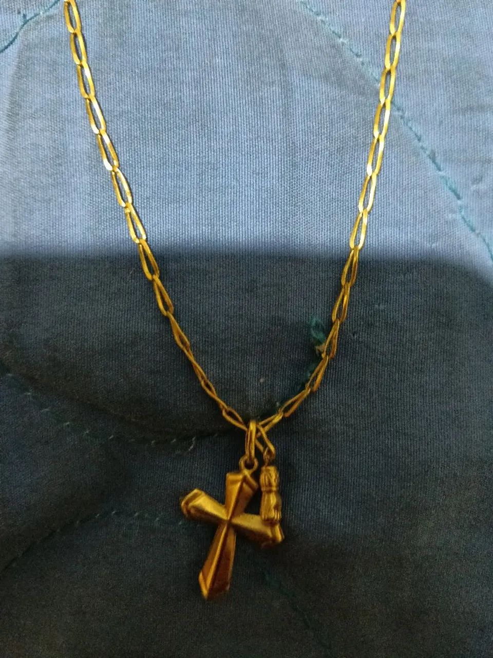 Vende - se corrente de ouro 5g com dois pingentes 
