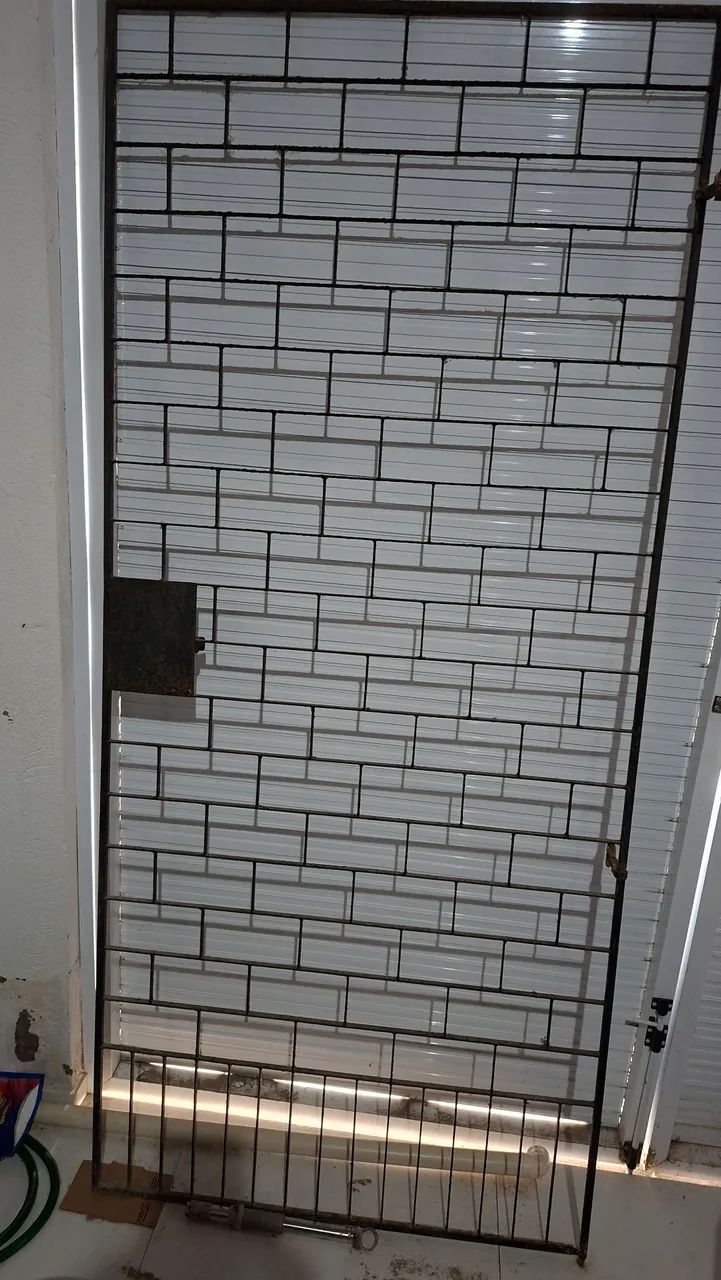 Used iron gate401276088080803840