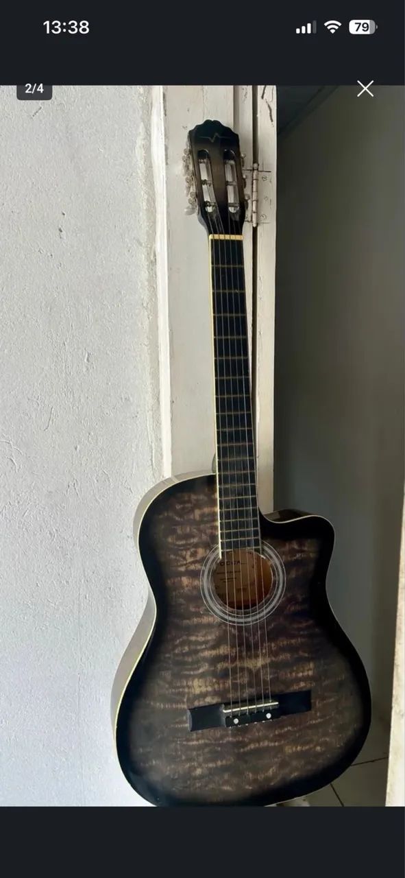 Violão de treinamento em perfeito estado 