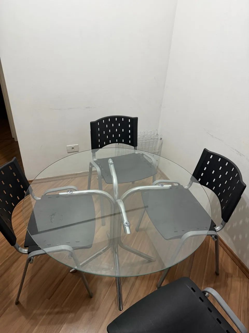 Mesa de vidro + 4 cadeiras - Foto 2