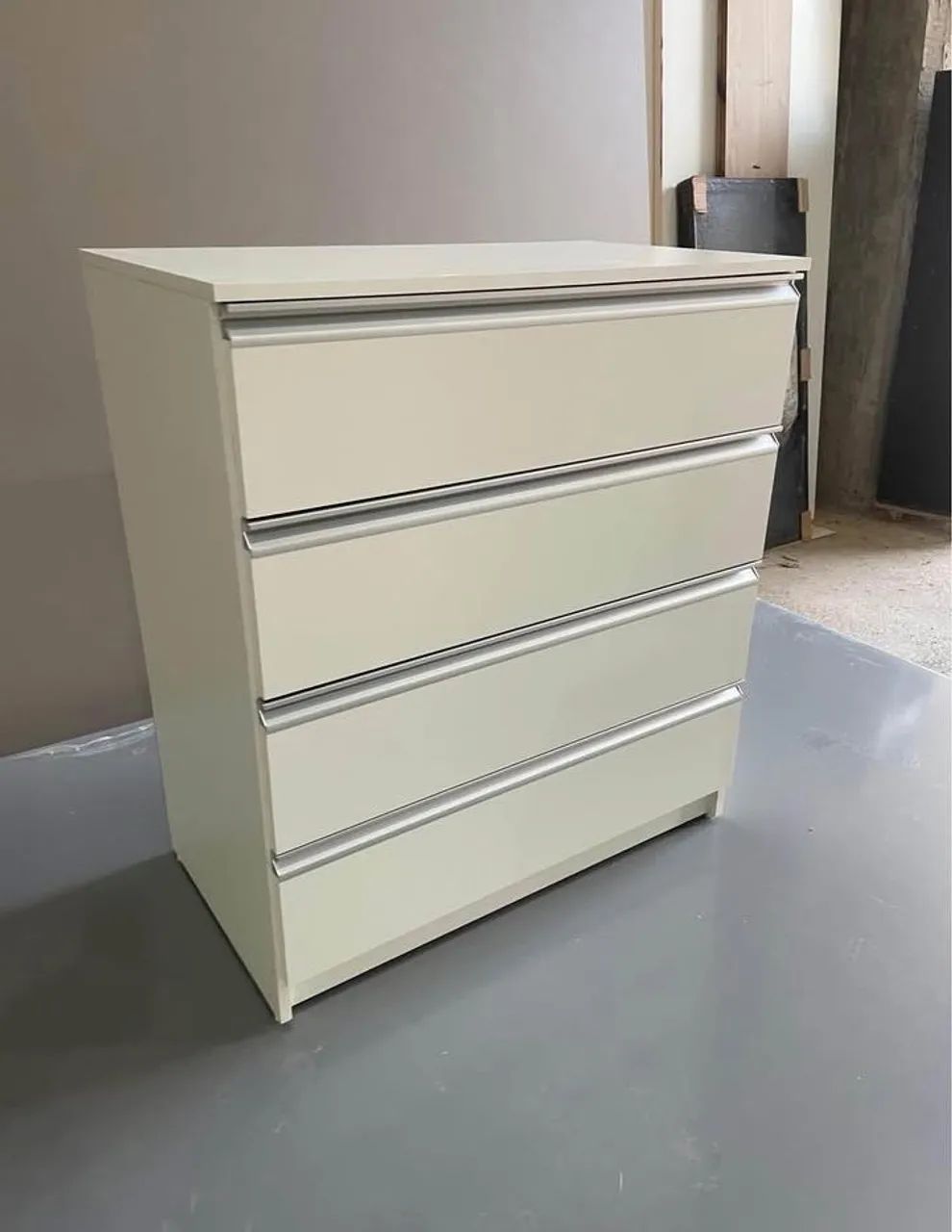 Cômoda 100% MDF com 4 gavetas / NOVO  - Foto 2