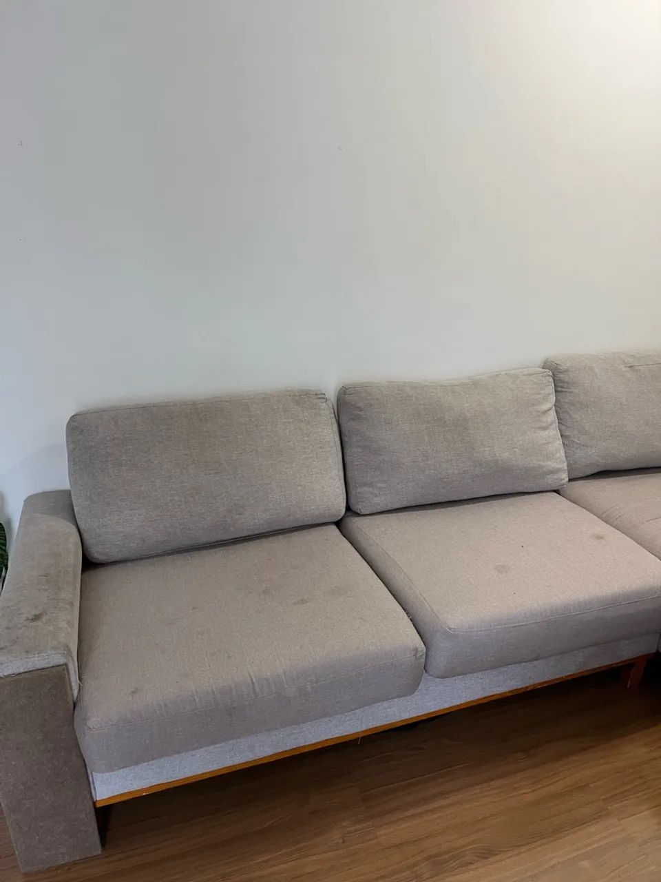 Sofá com chaise tecido em linho 3 lugares usado - Foto 2