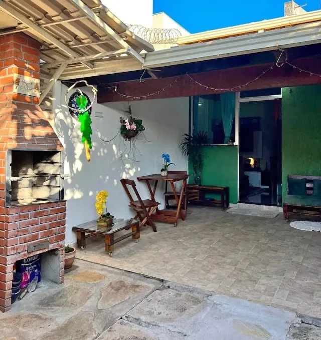 Casa linda, ampla e arejada a venda !