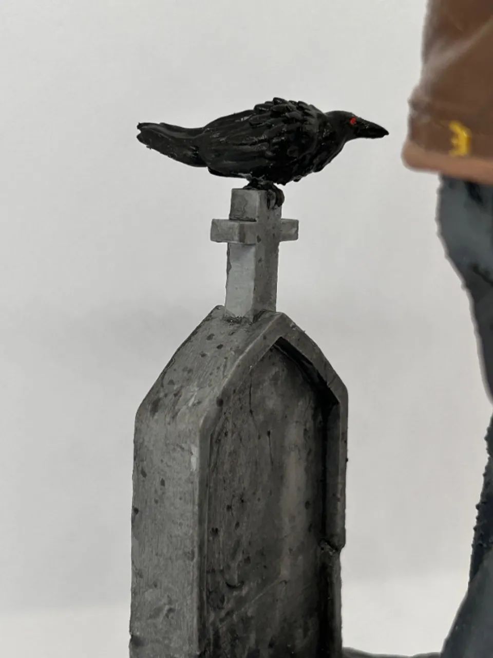 Action figure Leon Resident Evil 4 Pintado a mão em resina de aproximadamente 20cm - Foto 3