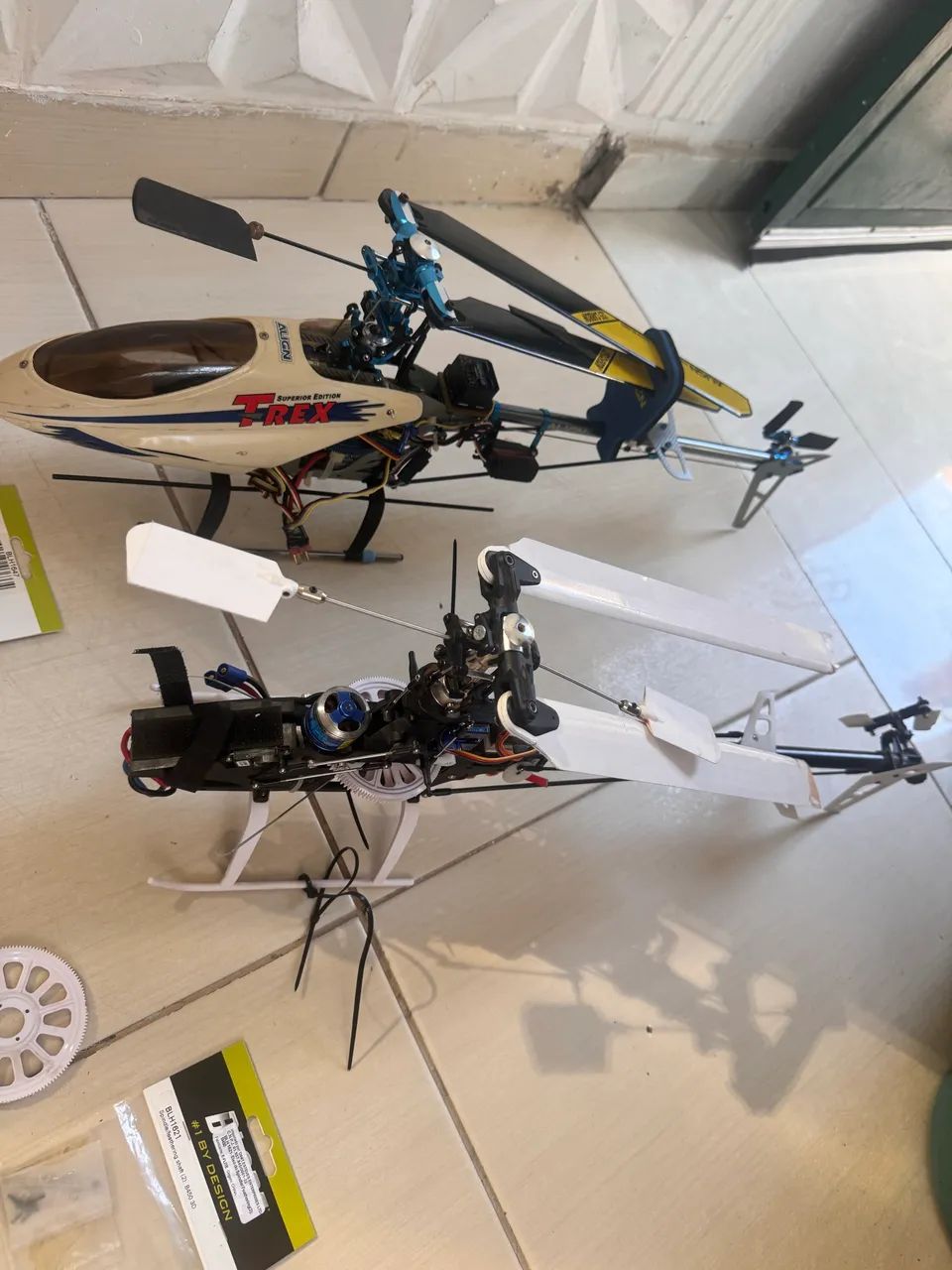 Helicóptero rc t rex 450  e BLADE450  funcionando