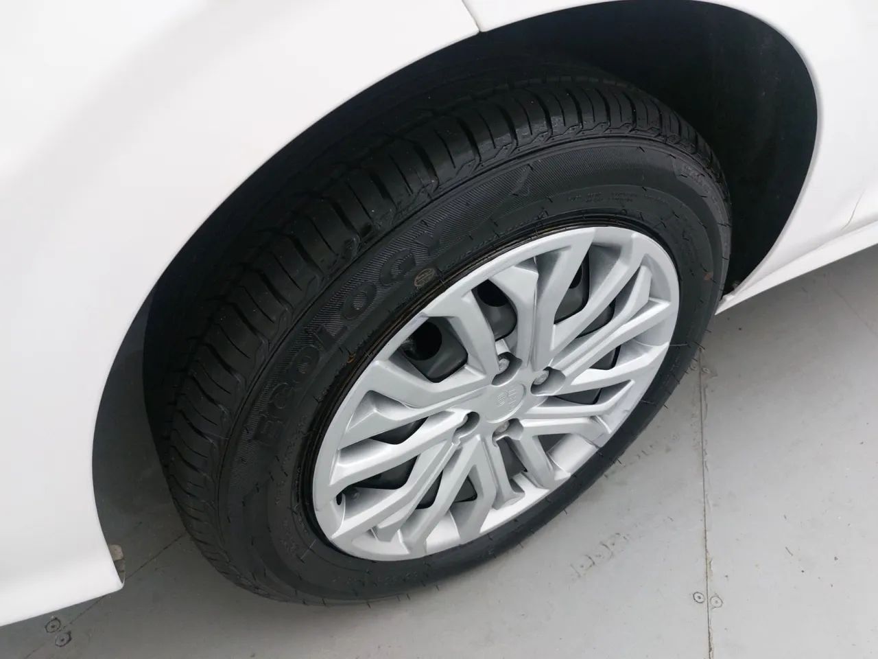 Fiat Cronos 1.3 8V Flex, foto 12 de 18