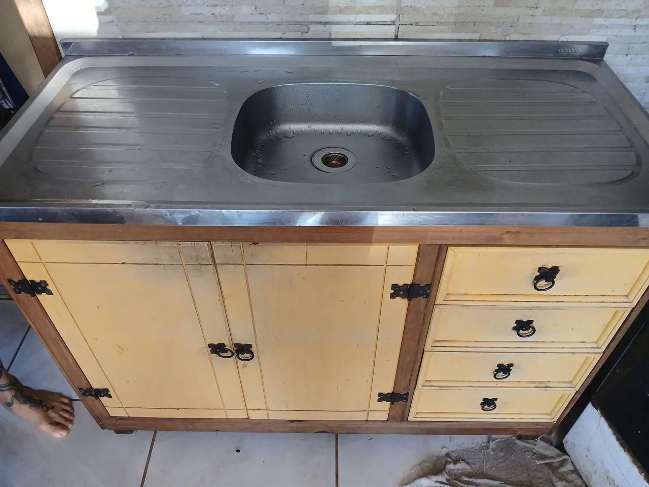 Pia de cozinha completa com Cuba.