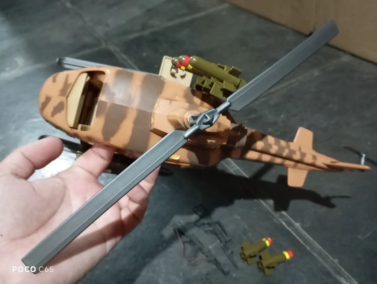 Helicóptero antigo SOS comandos Gulliver + boneco  - Foto 5