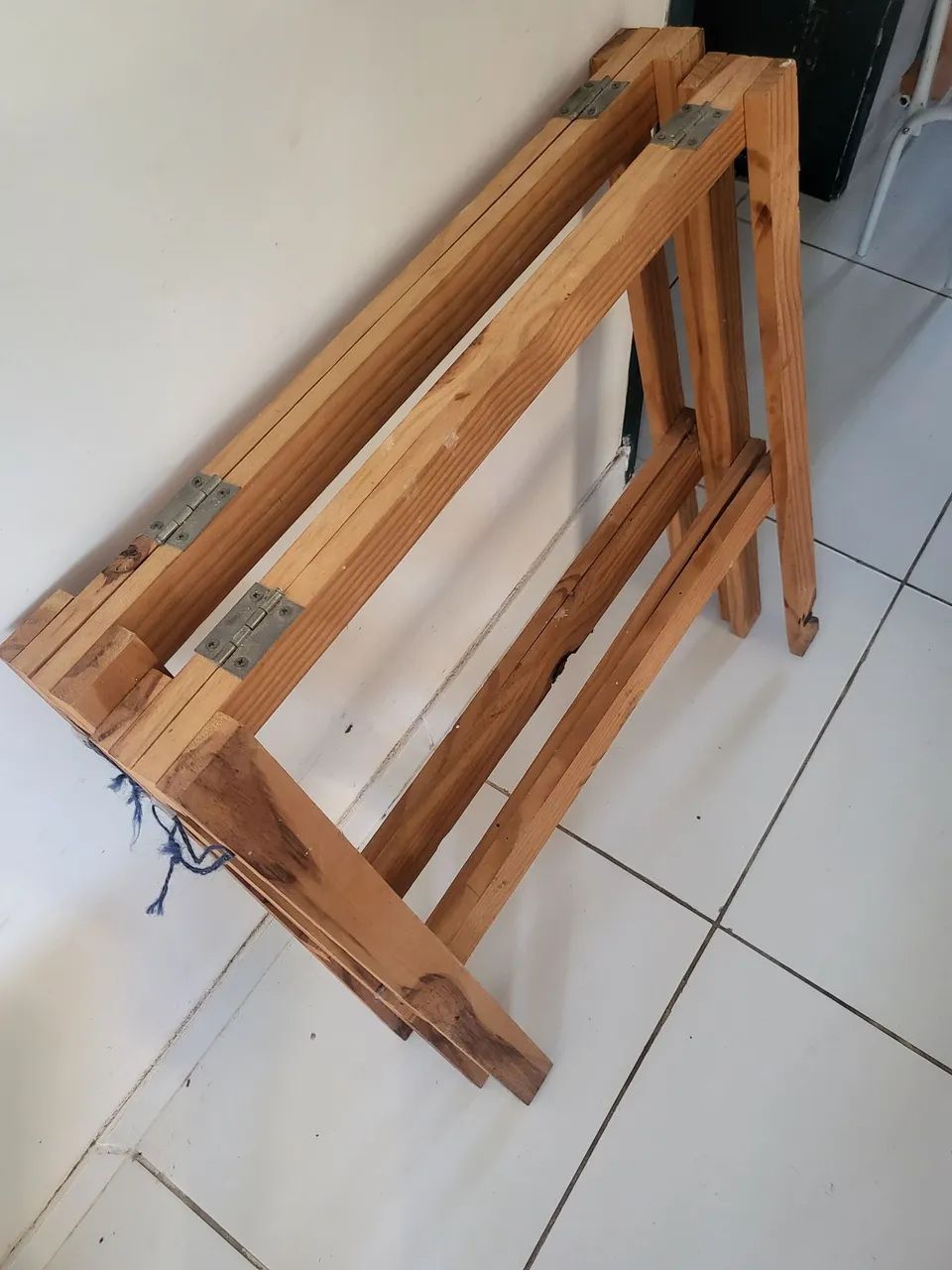 2 cavaletes de madeira